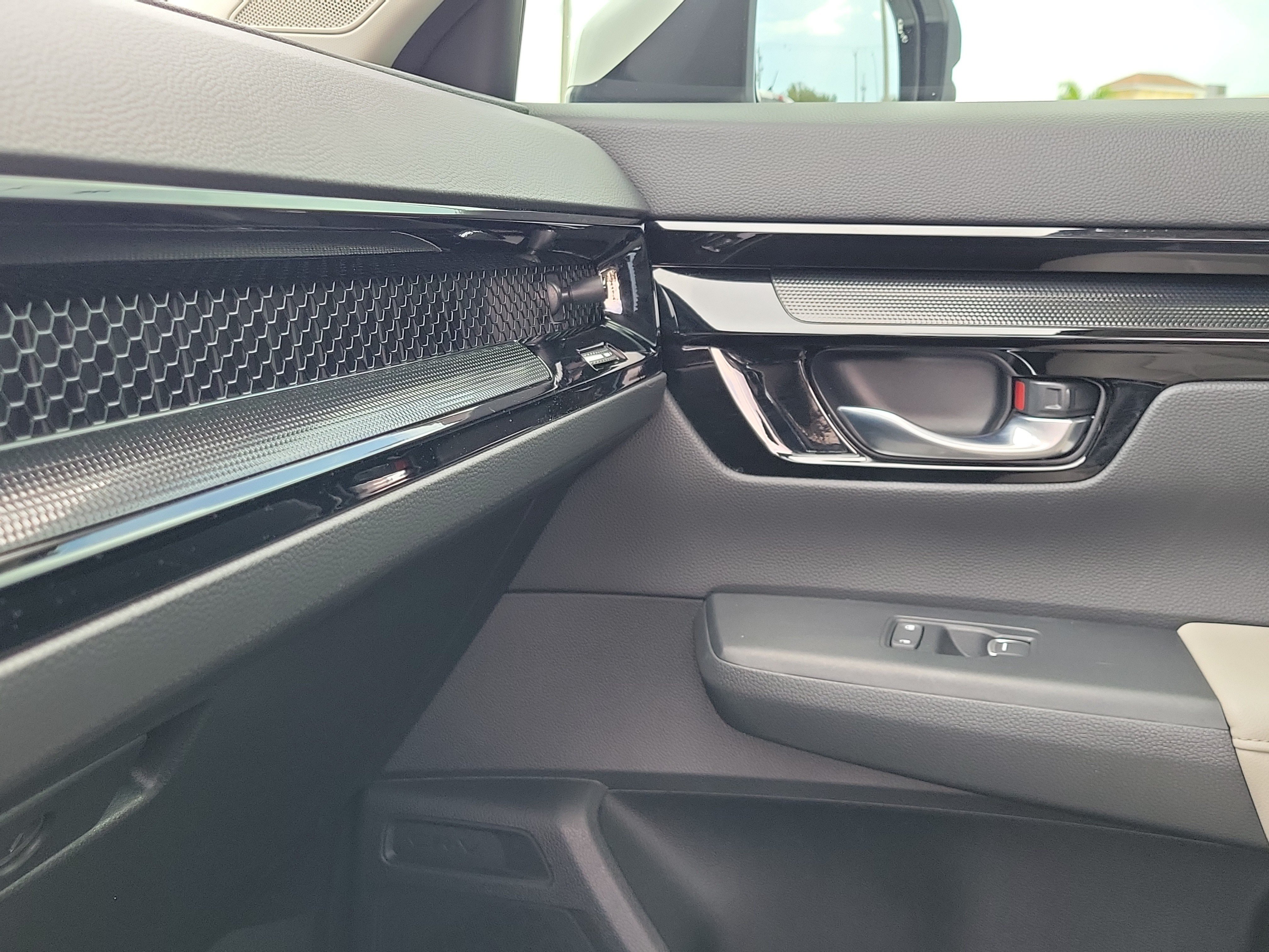 Used 2025 Sparkle Silver Honda EX-L image 30