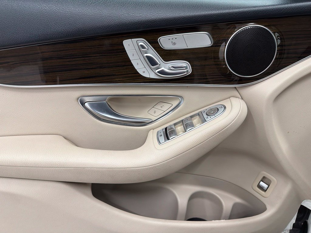 Used 2016 White Mercedes-Benz GLC 300 image 15