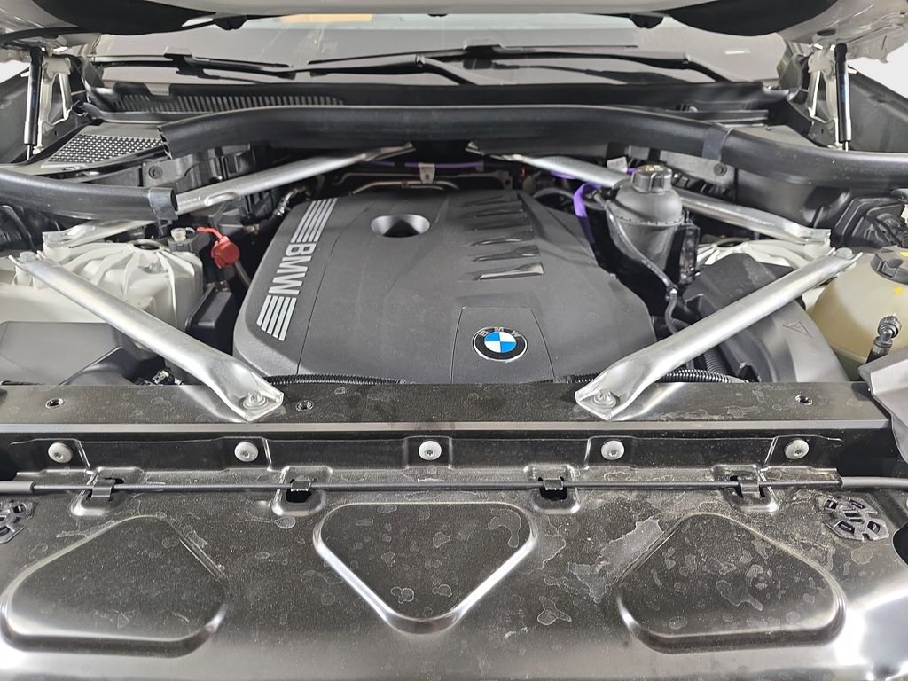 Certified Used 2025 Alpine White BMW xDrive40i image 32