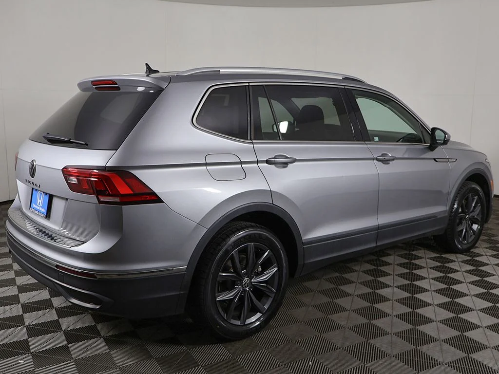 Used 2023 Silver Metallic Volkswagen 2.0T SE image 10