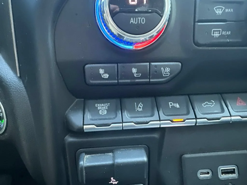 Used 2020 QUICKSILVER METALLIC GMC Denali image 22