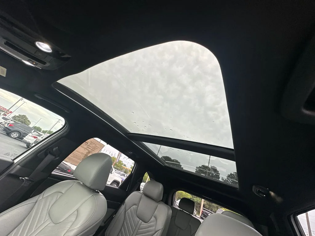 Used 2024 White Kia X-Line SX Prestige image 34