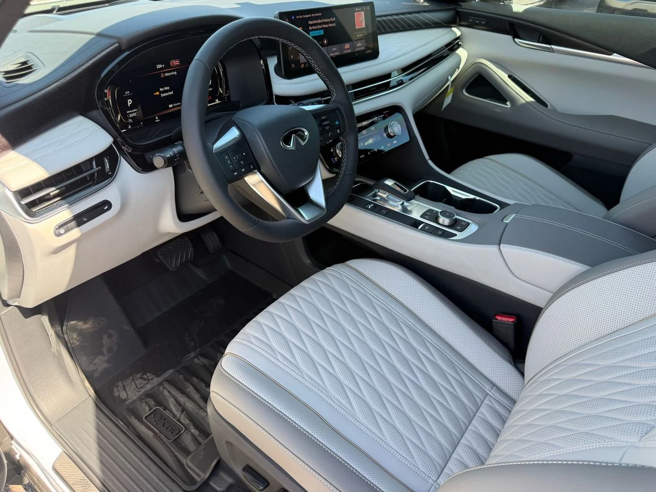 New 2027 2T RAD WHT INFINITI Autograph AWD image 11