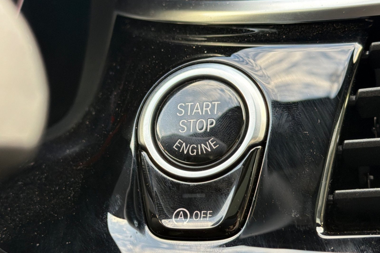 Used 2020 Black Sapphire Metallic BMW 540i image 21