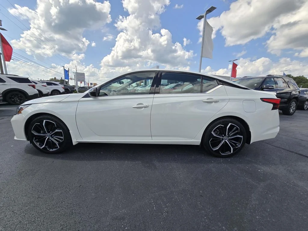 Used 2023 Pearl White Tricoat Nissan 2.5 SR image 4