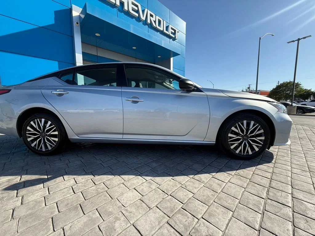Used 2024 Silver Nissan 2.5 SV image 7