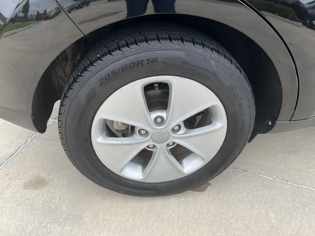 Used 2016 Black Kia Base image 30