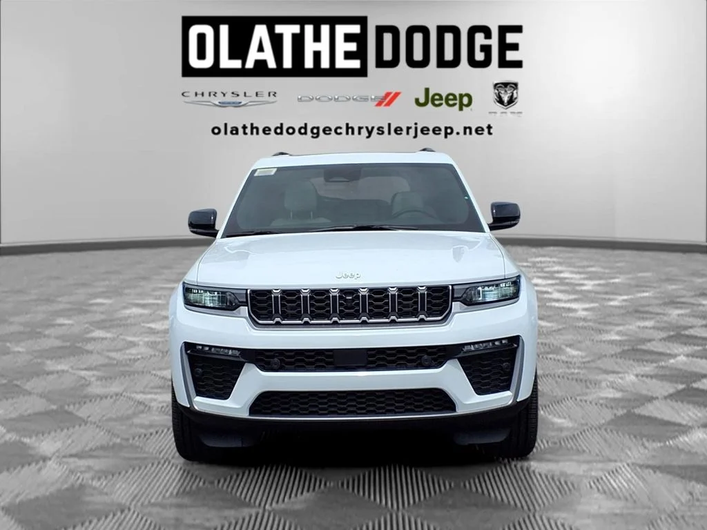 New 2026 Bright White Clear-Coat Exterior Paint Jeep Limited image 29
