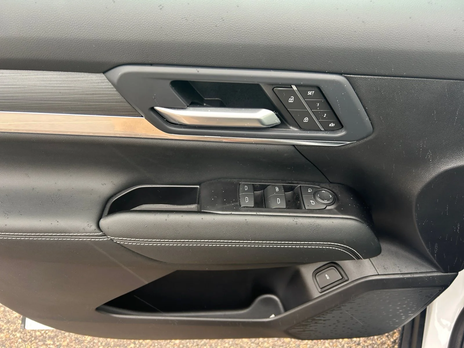 New 2027 Summit White GMC AWD Elevation image 17