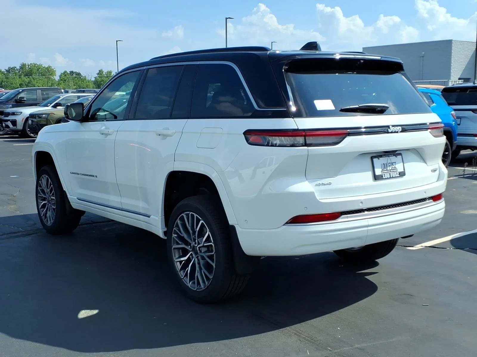 New 2026 Bright White Clear-Coat Exterior Paint Jeep Summit image 4