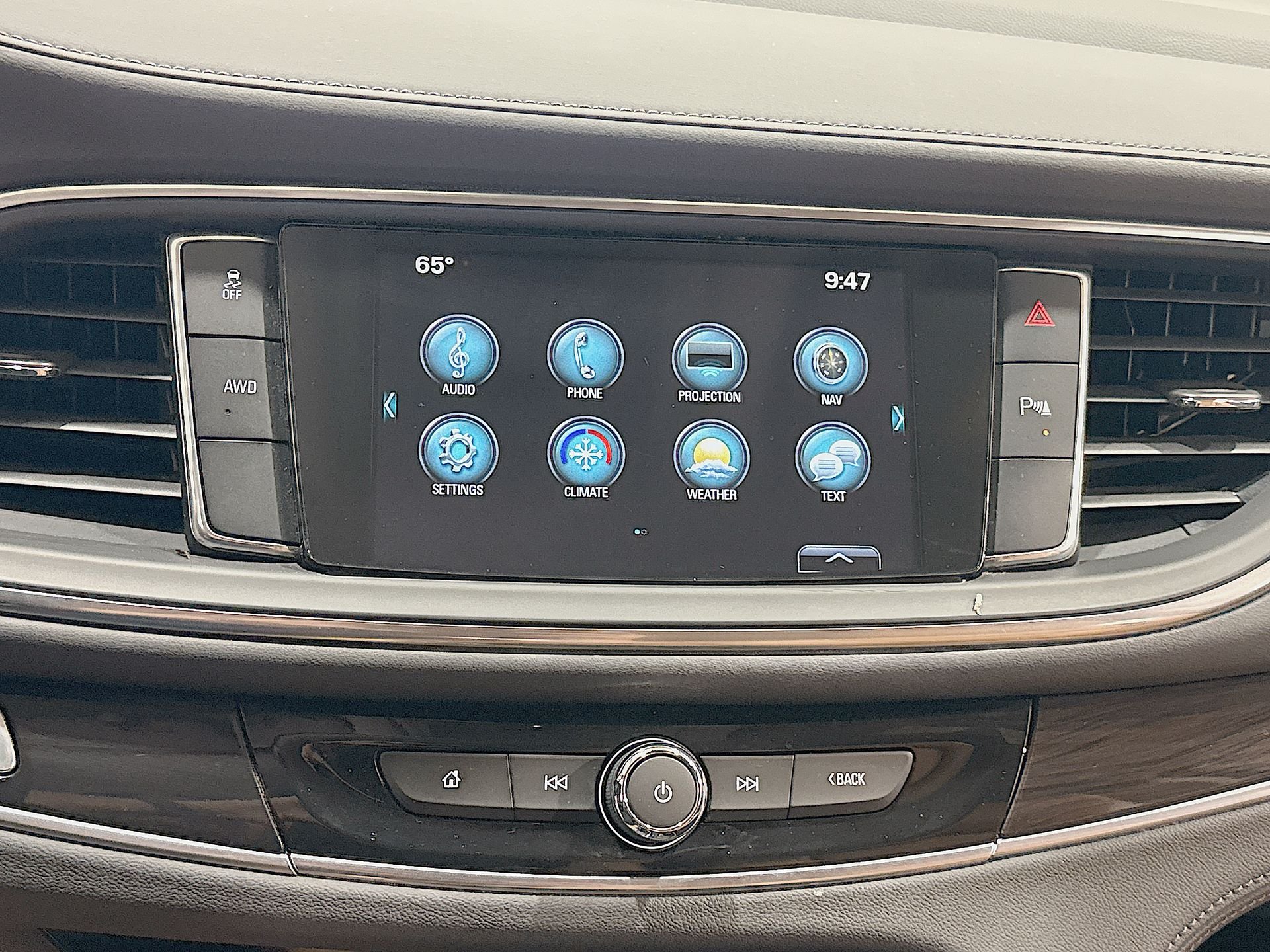 Used 2018 White Frost Tricoat Buick Essence image 46