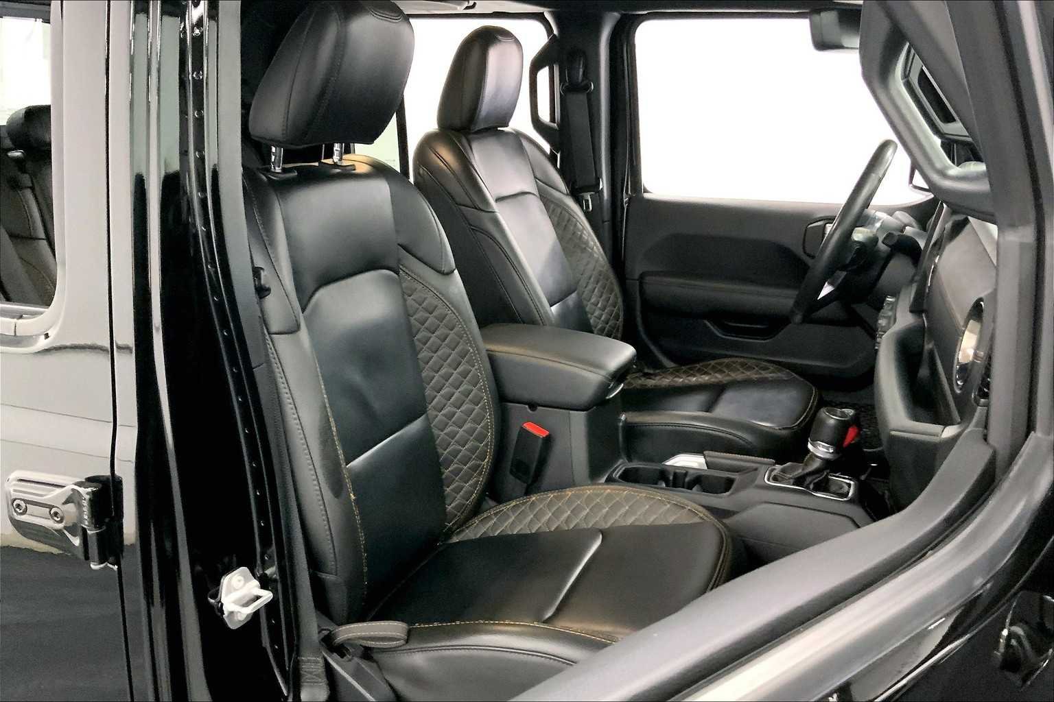 Used 2022 Black Clearcoat Jeep High Altitude image 9