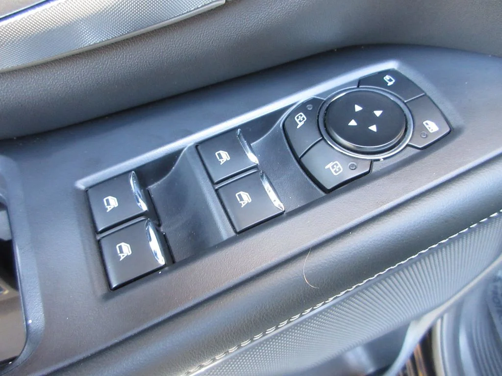 Used 2025 Black Metallic Ford Platinum image 10
