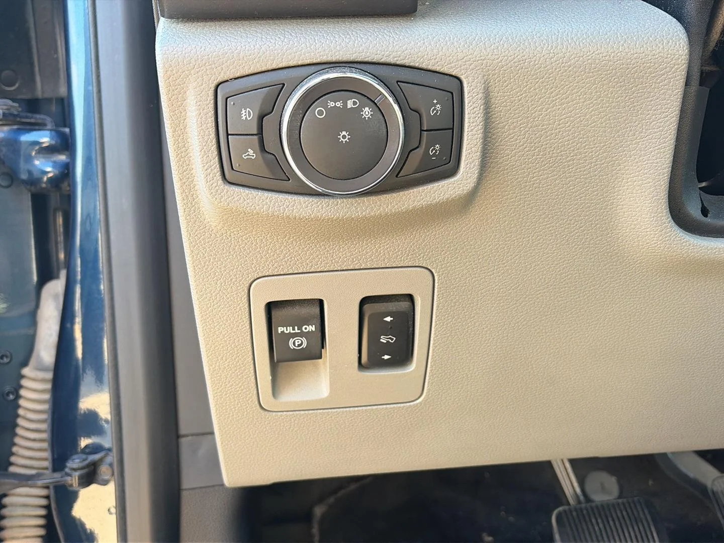 Used 2019 Blue Ford XL image 14