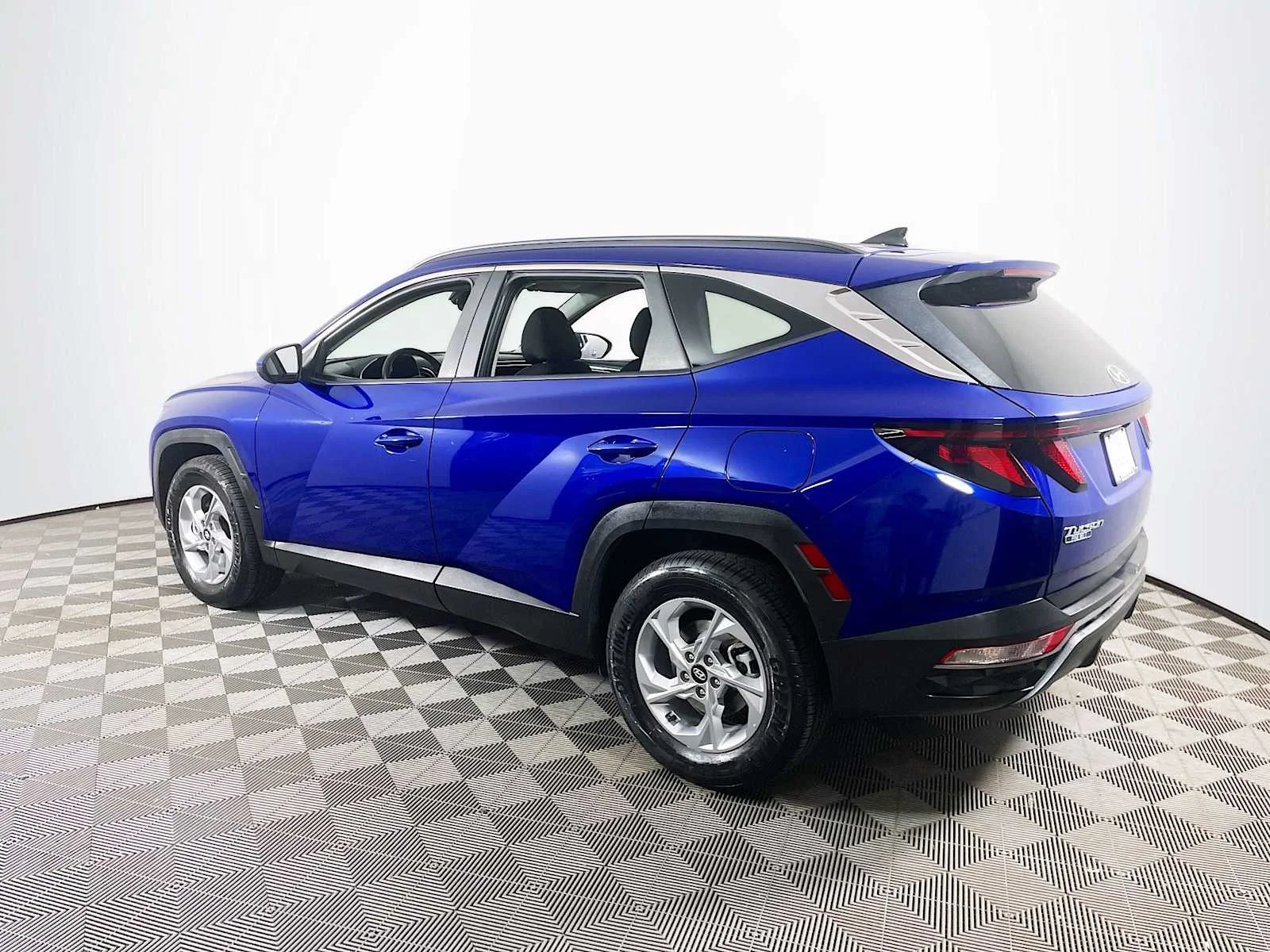 Used 2024 Intense Blue Hyundai SEL image 6