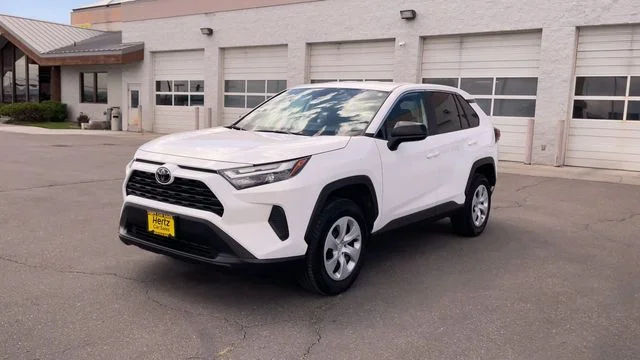 Used 2025 White Toyota LE image 5