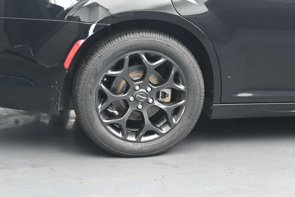 Used 2022 Black Chrysler Touring image 10