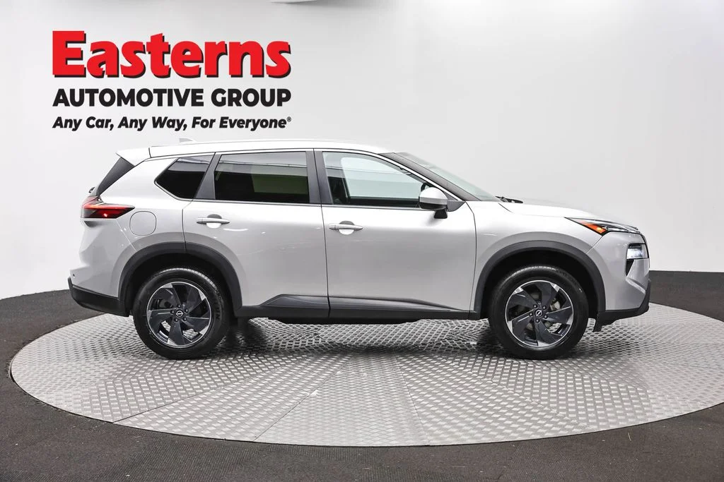 Used 2024 Silver Nissan SV image 4