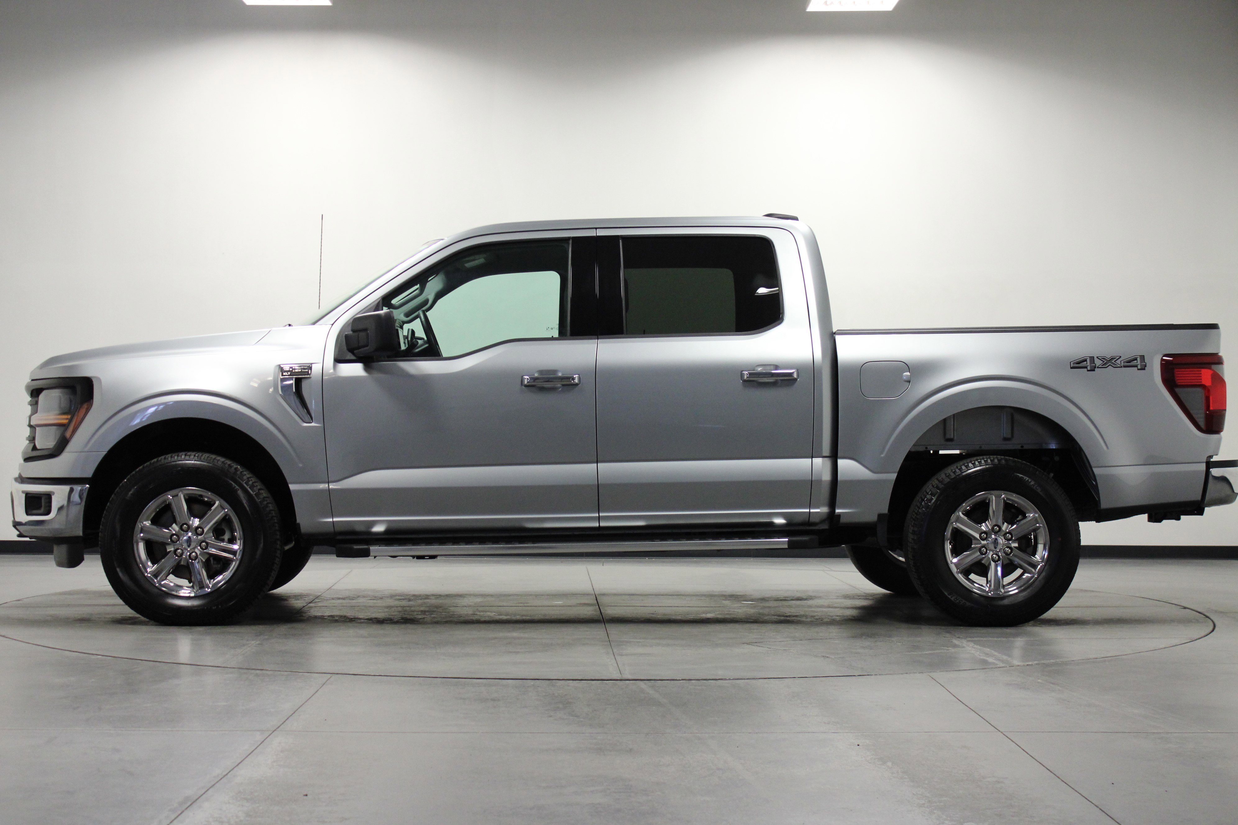 Used 2025 Iconic Silver Metallic Ford XLT image 7