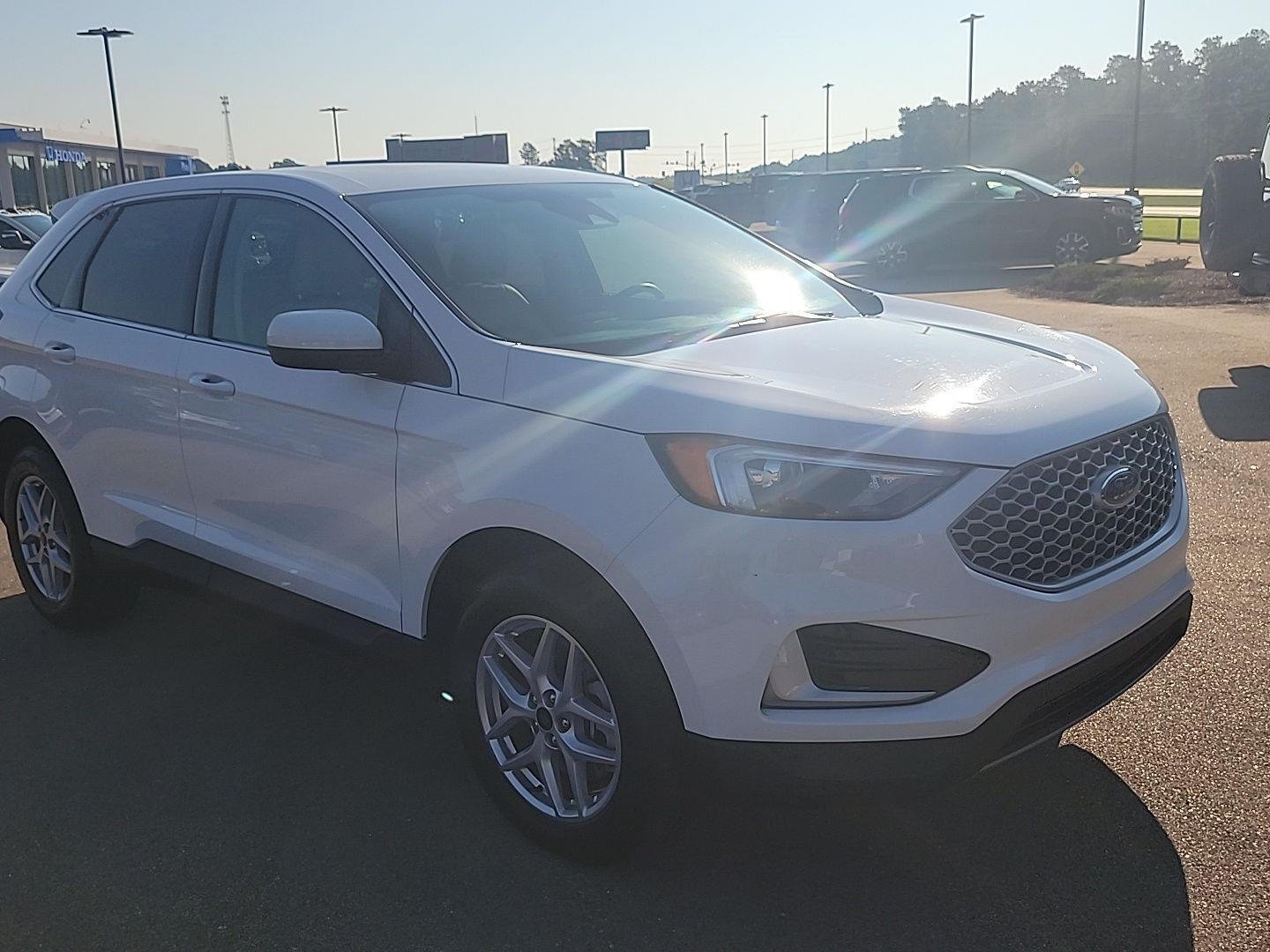 Used 2024 Oxford White Ford SEL image 22