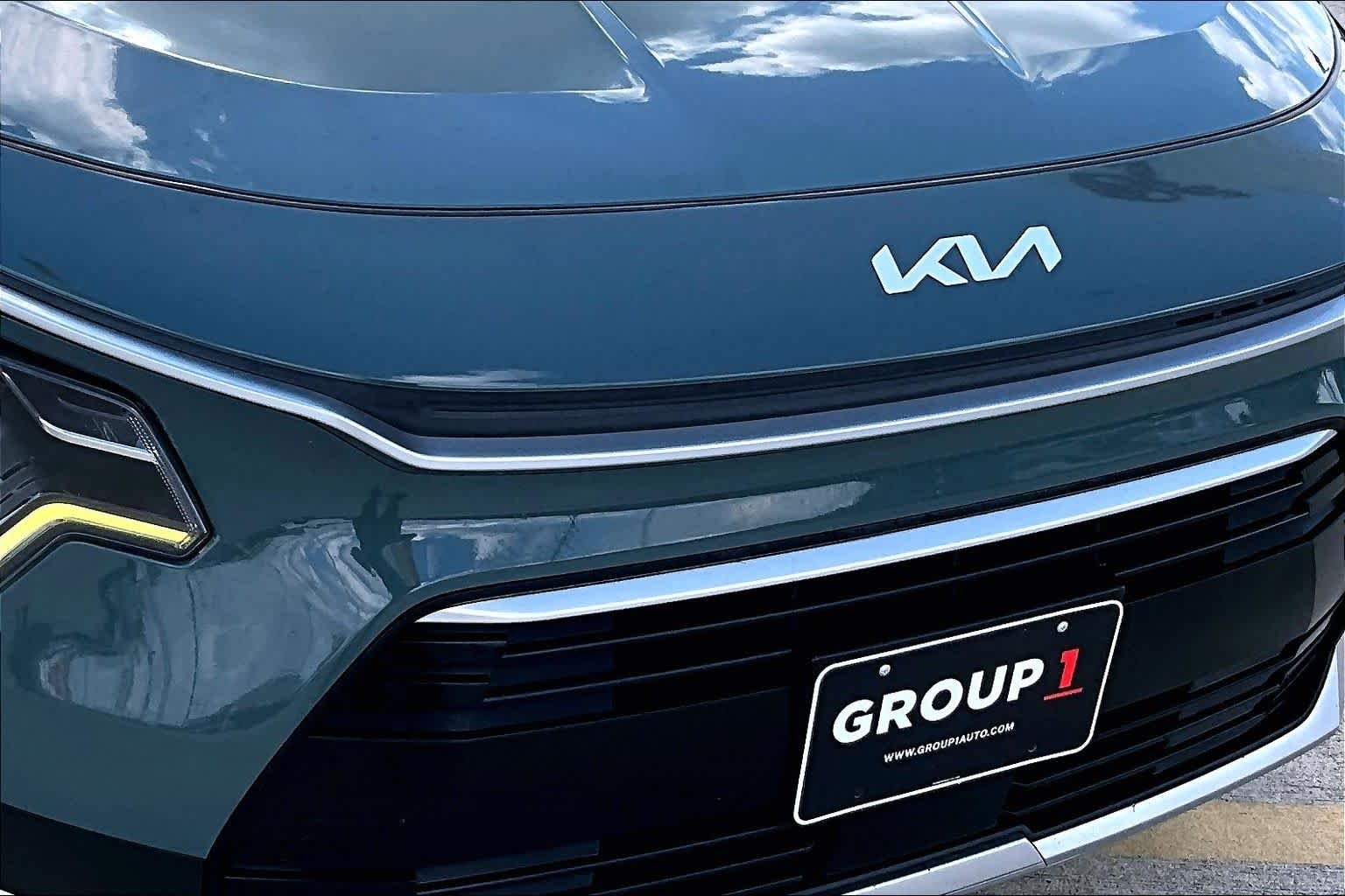 Used 2023 Cityscape Green Kia EX image 50