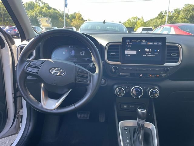 2024 Hyundai Venue SEL - Photo 14