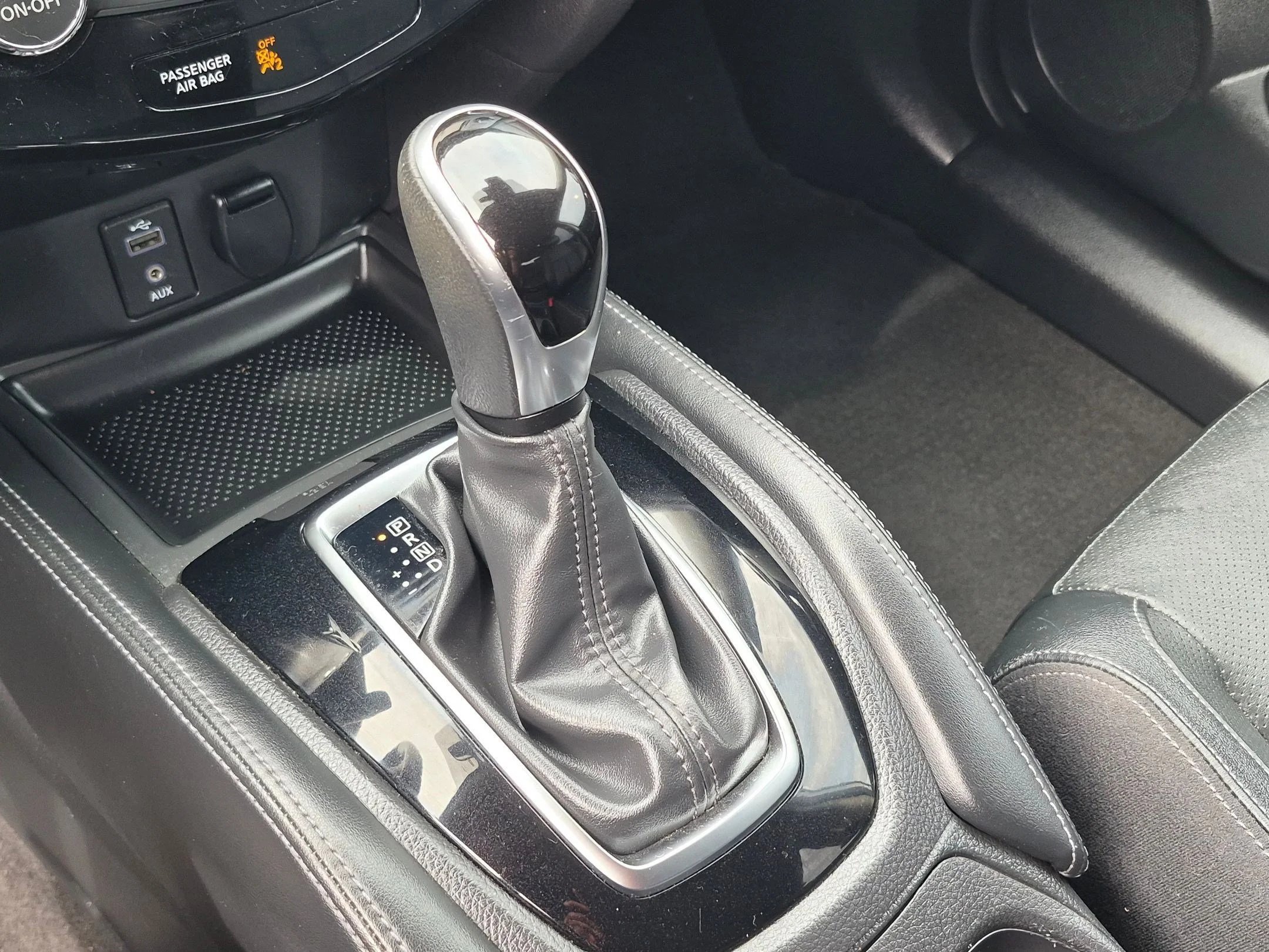 Used 2017 Brilliant Silver Nissan SL image 23