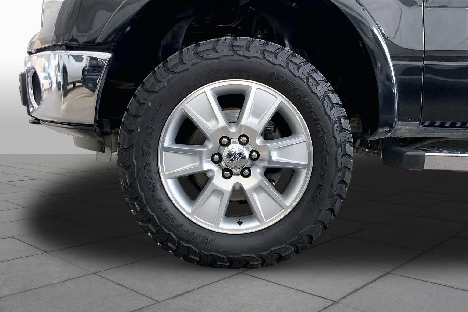 Used 2013 Tuxedo Black Metallic Ford Lariat image 10