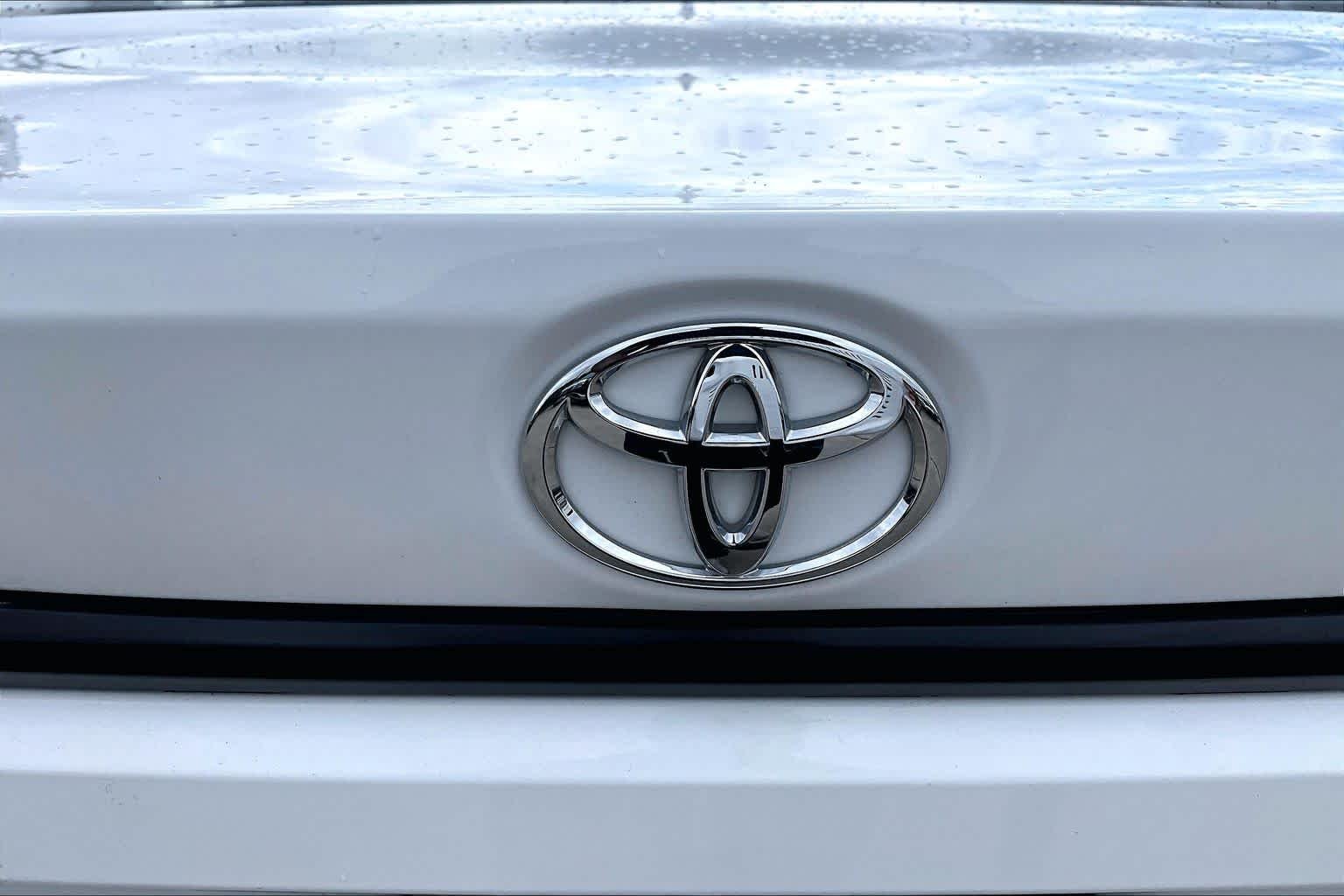 Used 2025 Ice Cap Toyota LE image 31