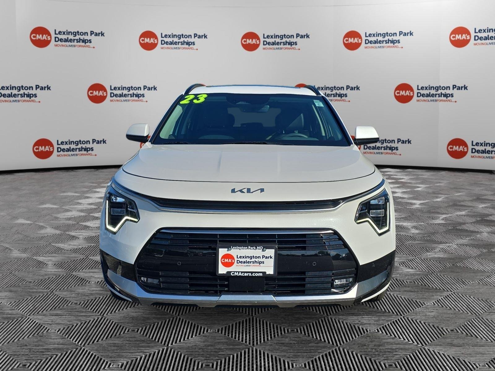 Used 2023 Snow White Pearl Kia SX Touring image 2
