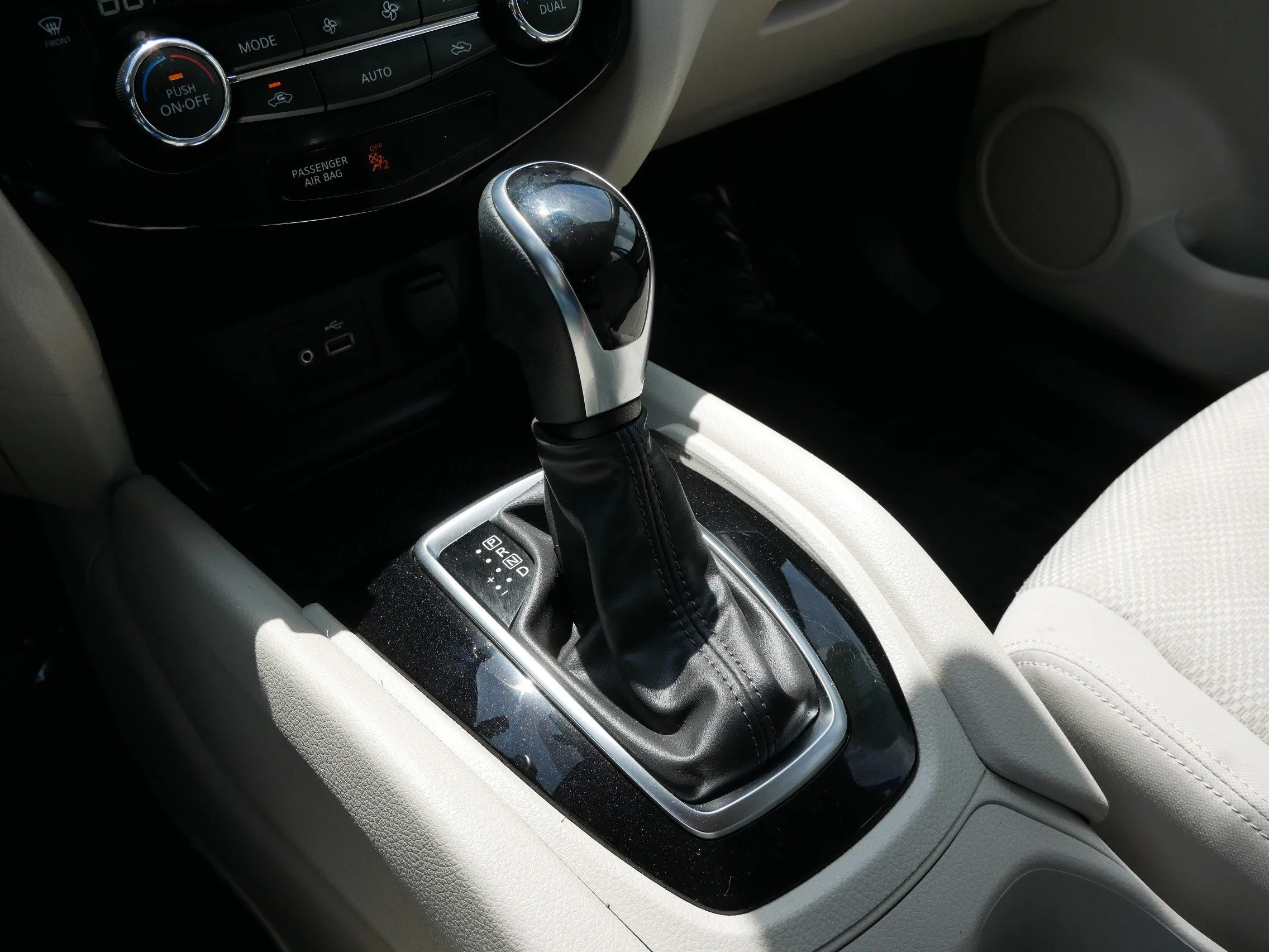 Used 2020 Caspian Blue Metallic Nissan SV image 24