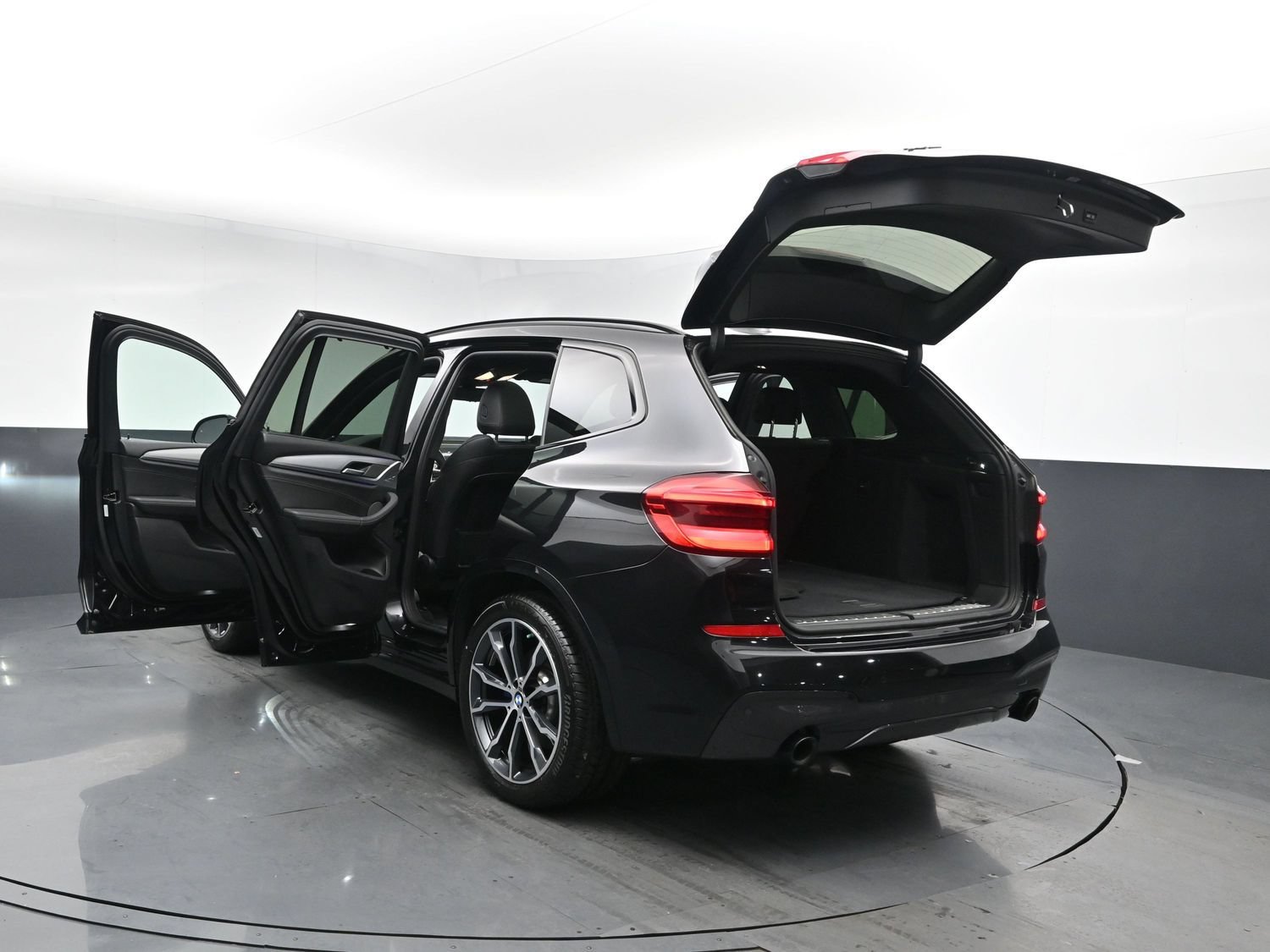 Used 2021 Black BMW xDrive30i image 32