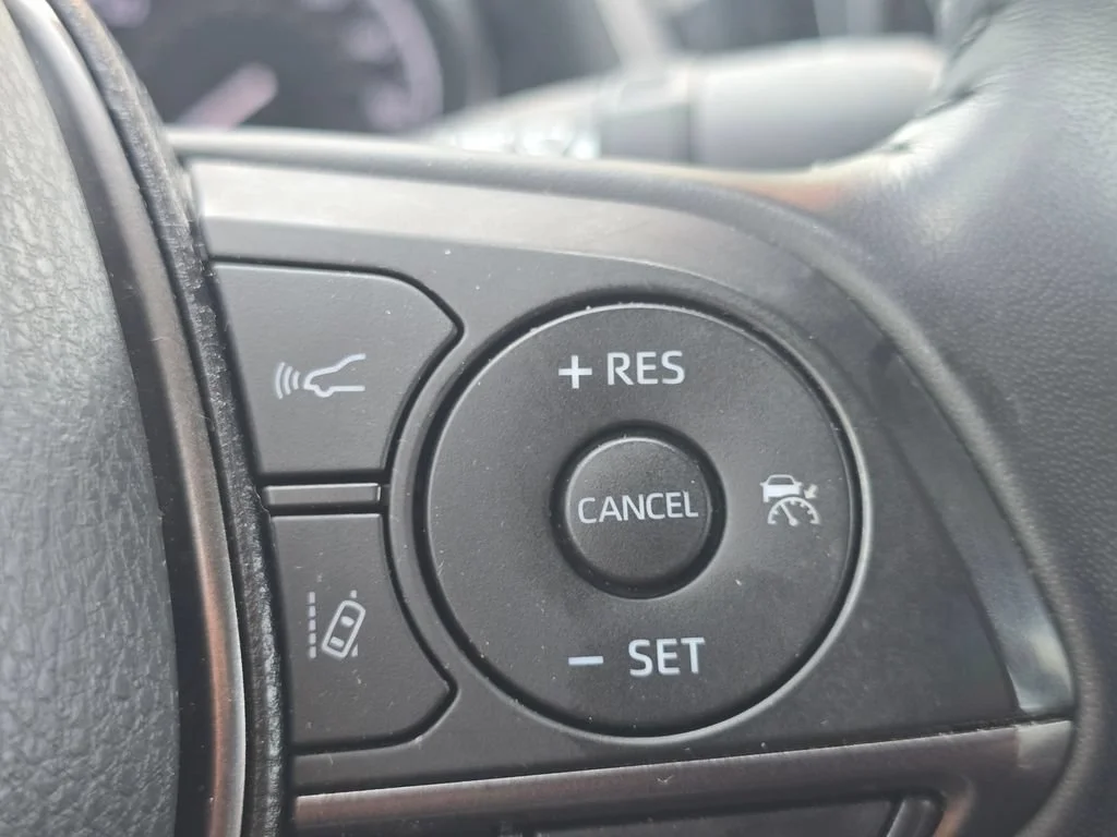 Used 2023 Ice Cap Toyota SE image 27