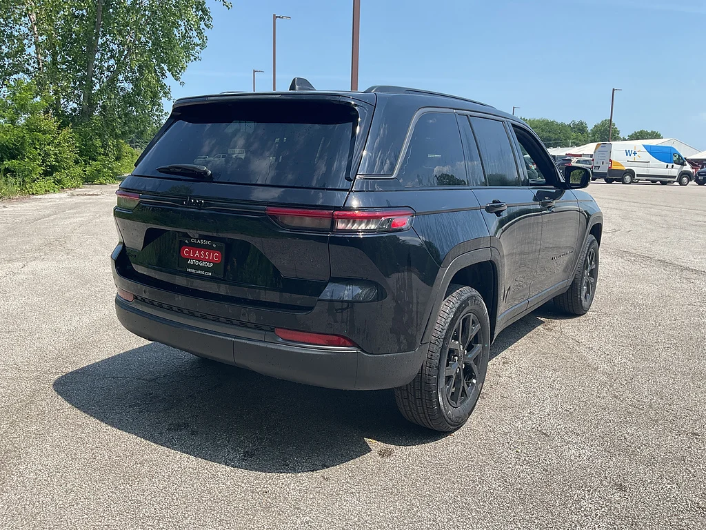 New 2026 Diamond Black Crystal Pearlcoat Jeep Altitude 4x4 image 7