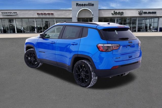 New 2026 Hydro Blue Pearl-Coat Exterior Paint Jeep Altitude image 5