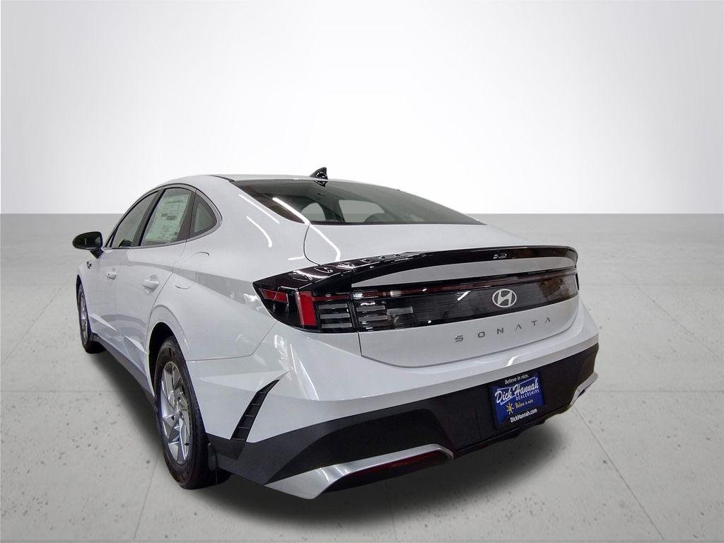 New 2026 White Hyundai SE image 9