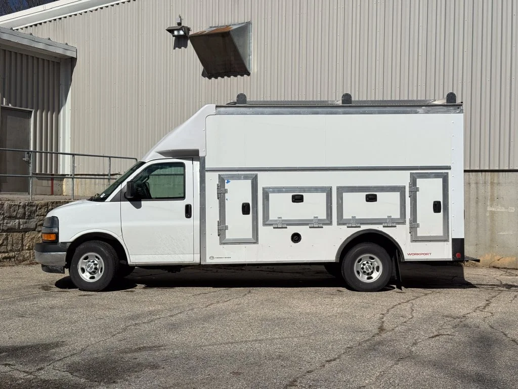 New 2026 Summit White Chevrolet 1WT image 6