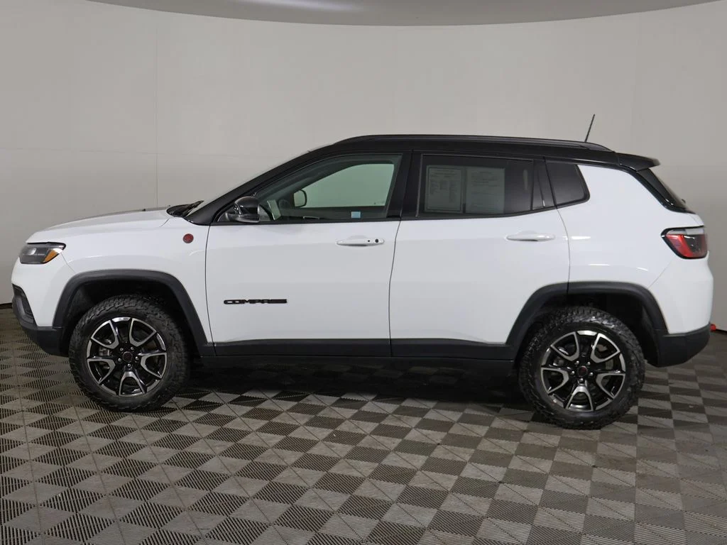 Used 2025 Bright White Clearcoat Jeep Trailhawk image 15