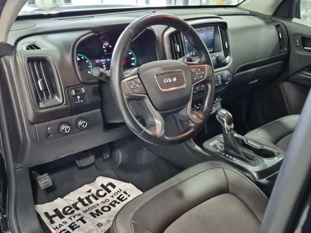 Used 2022 Onyx Black GMC 4WD AT4 w/Cloth image 11