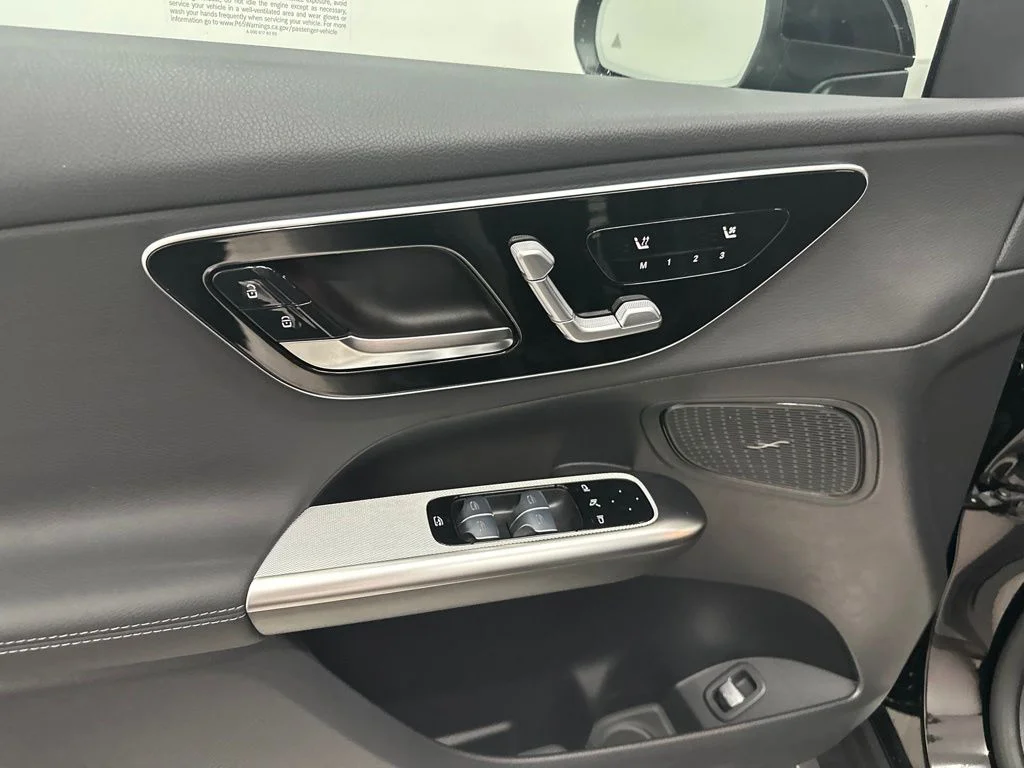 New 2027 Black Mercedes-Benz GLC 300 image 14