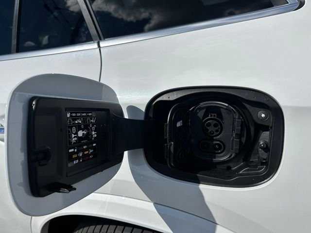New 2027 MANUFAKTUR Moonlight White Metallic Mercedes-Benz GLC 350 image 39