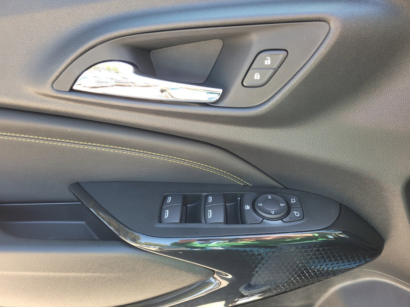 2026 Chevrolet Trax LT - Photo 24