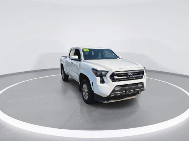 Used 2025 White Toyota SR5 image 3