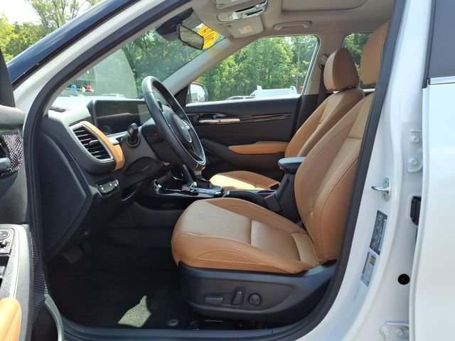 Used 2024 Snow White Pearl Kia EX image 13