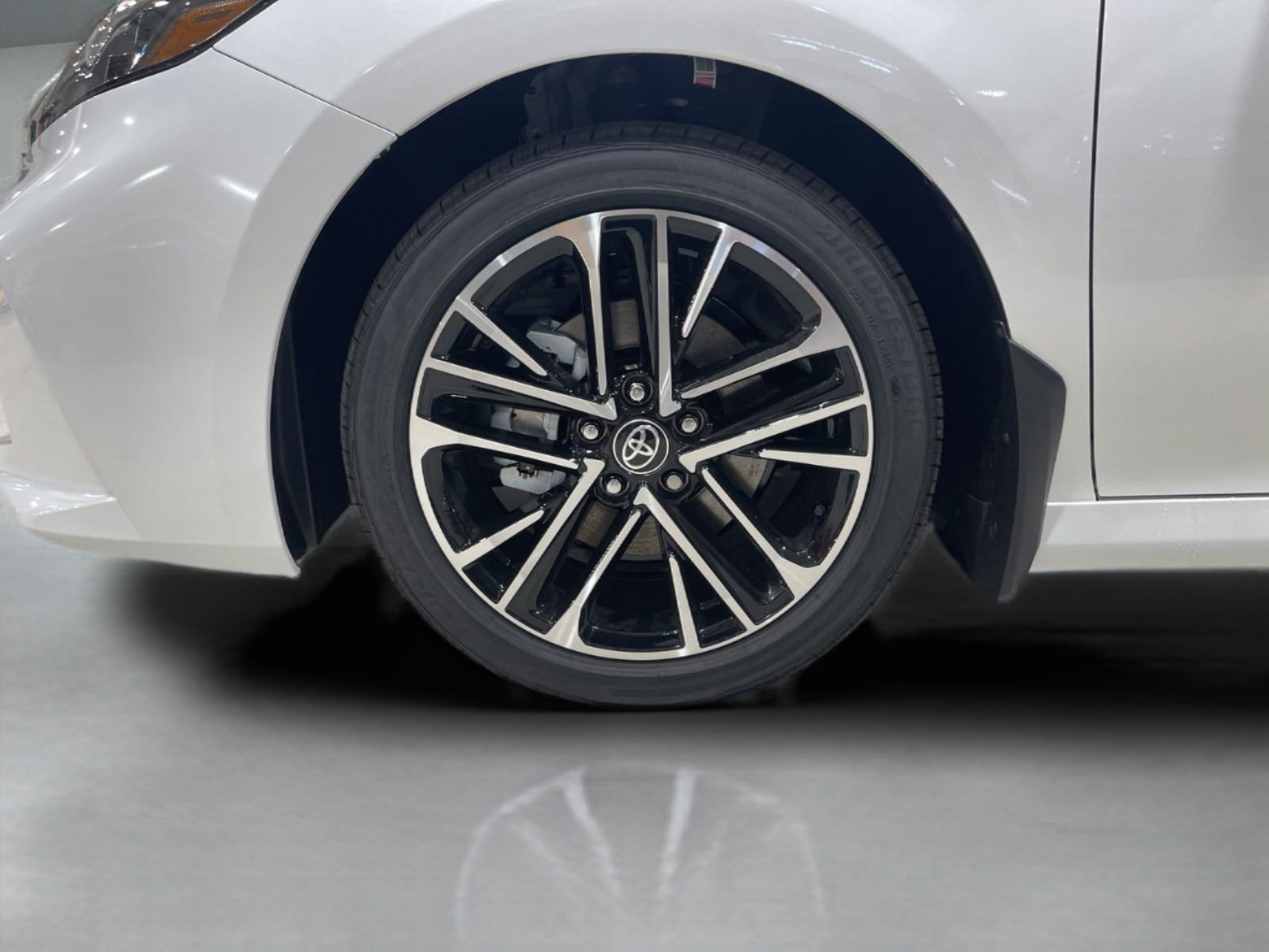 Used 2025 White Toyota XLE image 8
