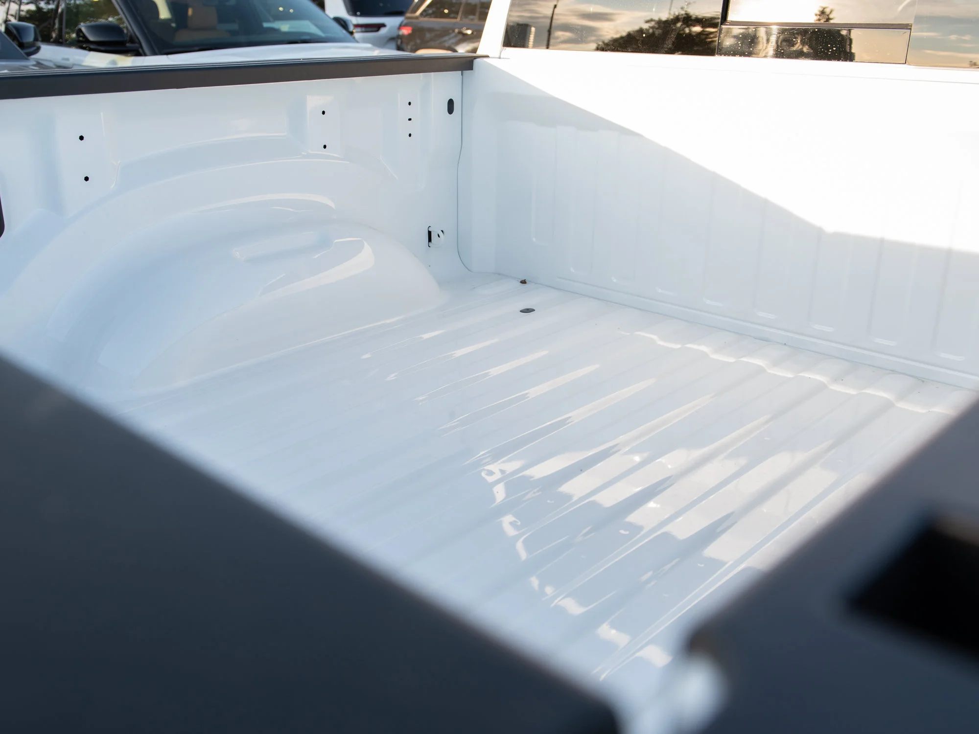 New 2026 White RAM Big Horn Night* Crew Cab 4x4, Heated Seats/Wheel, 3.92 Rear Axle Ratio image 7