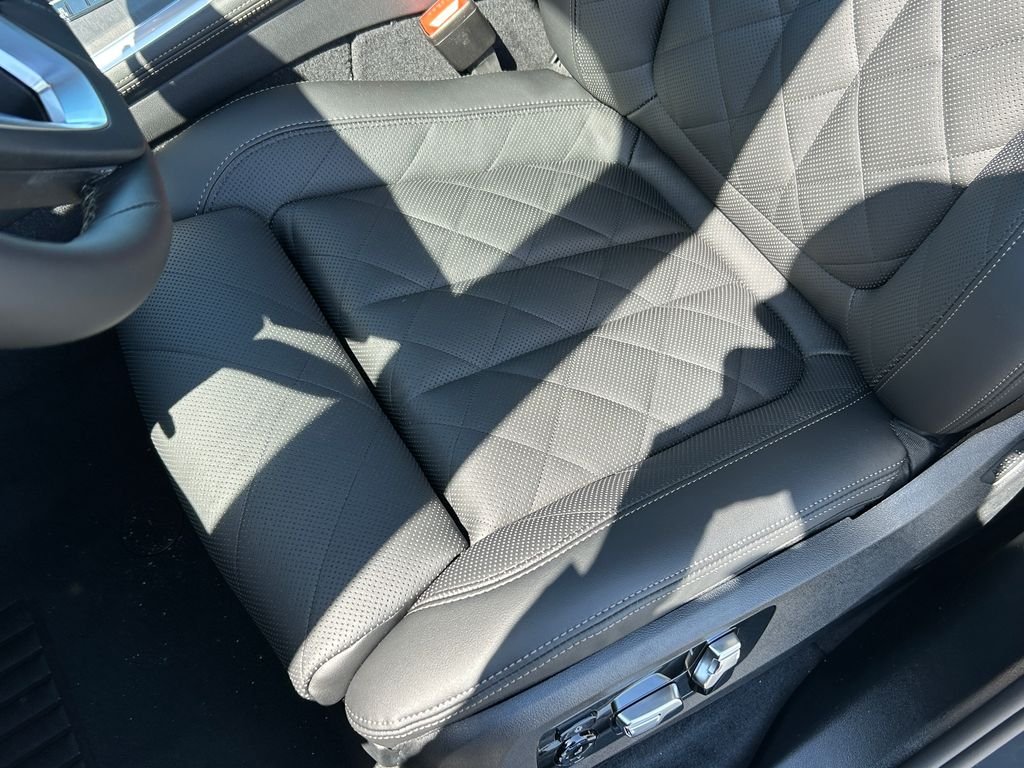 New 2026 Dravit Grey Metallic BMW xDrive50e image 15