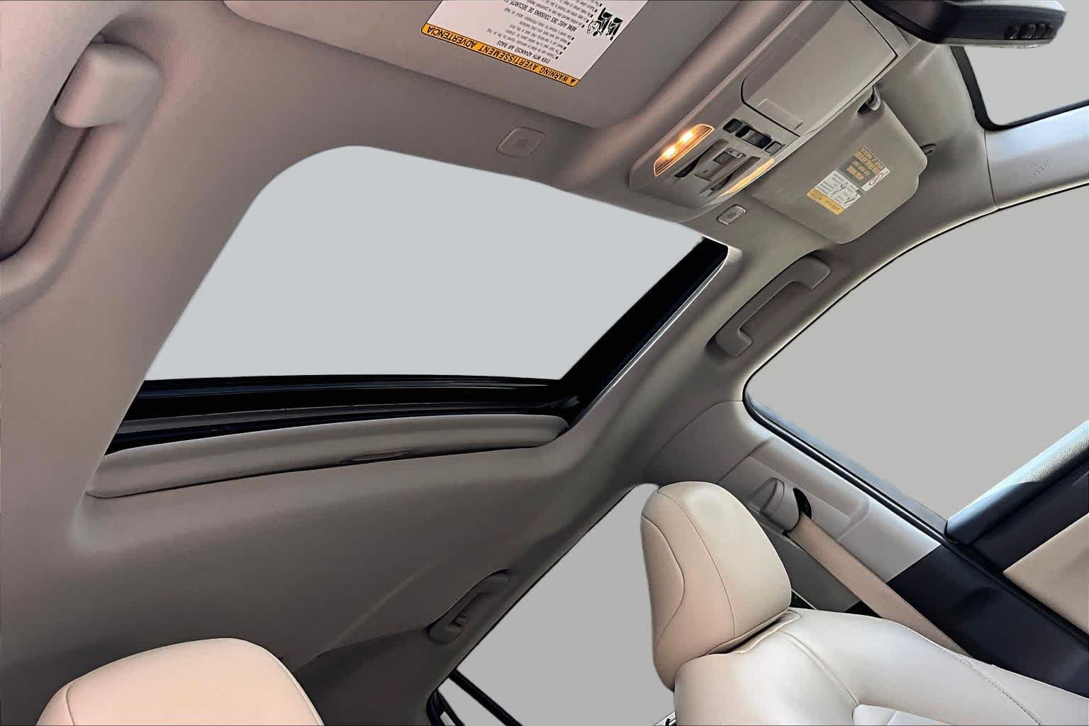 Used 2024 Wind Chill Pearl Toyota XLE image 14