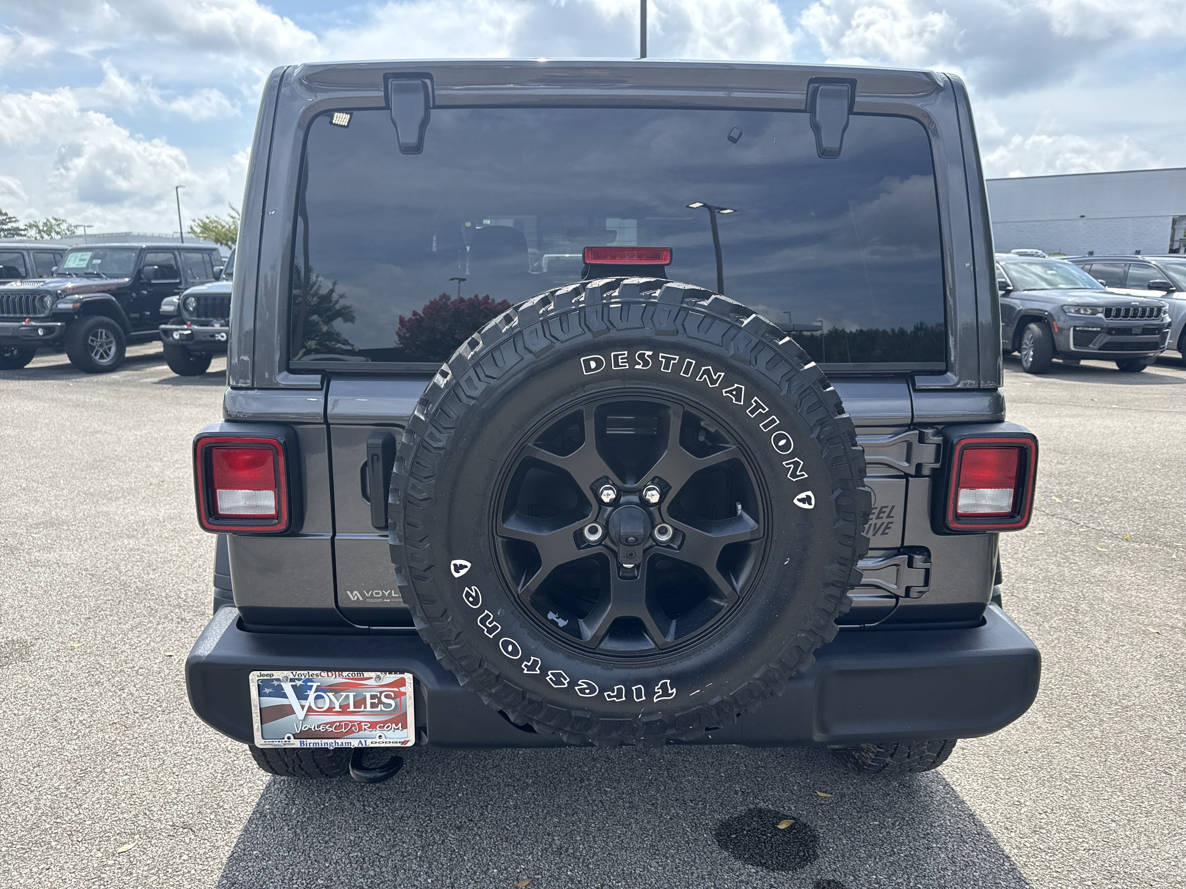 Used 2022 Granite Crystal Metallic Clearcoat Jeep Unlimited Willys image 6