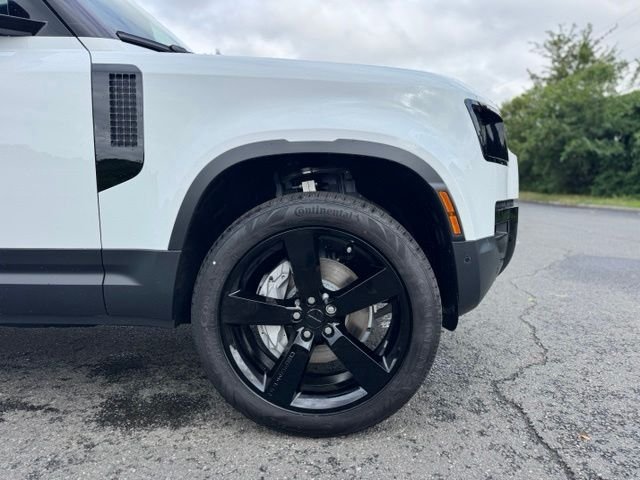 New 2026 Fuji White Land Rover S image 9